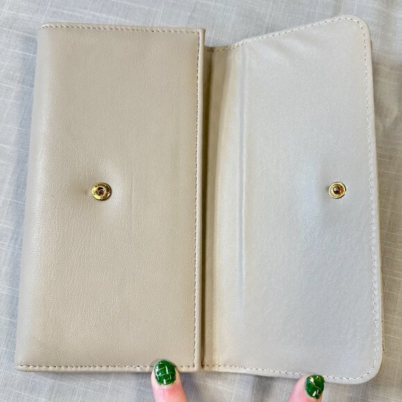 Bebe NWT Grey Hannah Tri-Fold Flap Wallet - Picture 12 of 14